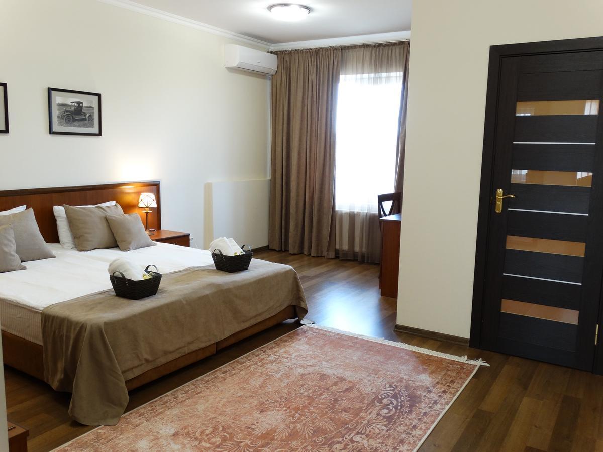 Henry Ford Mini Hotel Одеса Екстер'єр фото